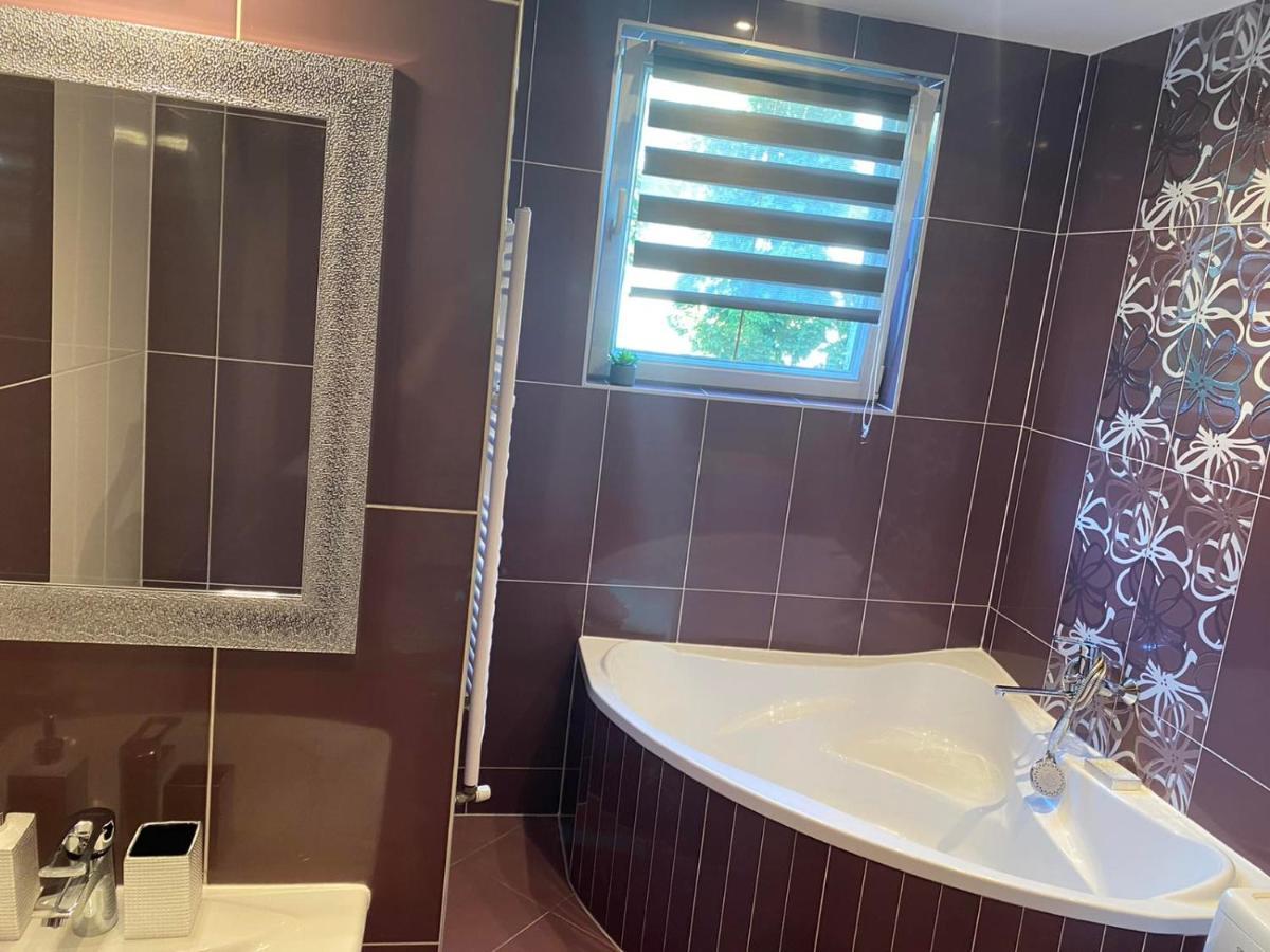 Gabrielle2 Apartman Ντέμπρετσεν Εξωτερικό φωτογραφία